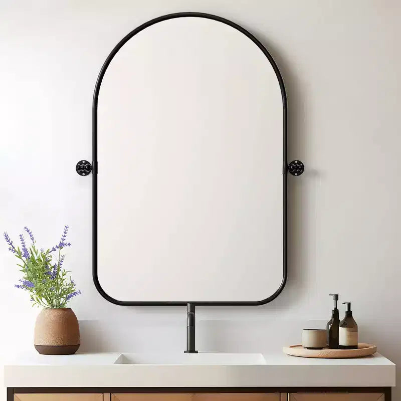 Miroir mural rotatif noir avec design arqué aux coins arrondis, quincaillerie en fer forgé