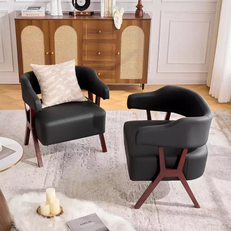Fauteuil d'appoint rembourré du milieu du siècle avec assise en similicuir et cadre en bois massif