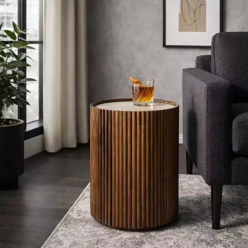 Table d'appoint décorative en bois nervuré avec plateau en marbre et rangement - Petite table d'appoint pour la décoration de la chambre ou du salon