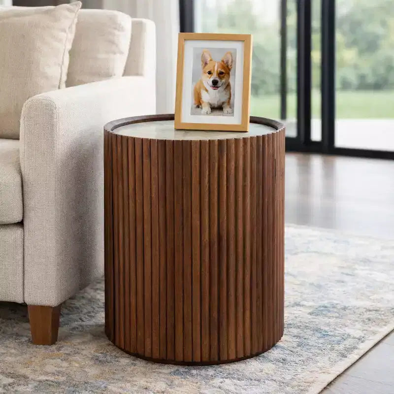 Table d'appoint décorative en bois nervuré avec plateau en marbre et rangement - Petite table d'appoint pour la décoration de la chambre ou du salon